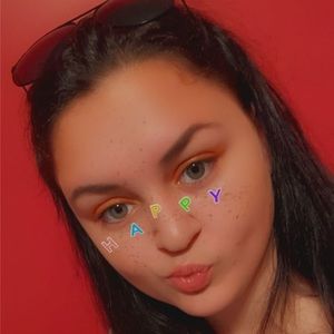 Meet your Posher, Alyssa